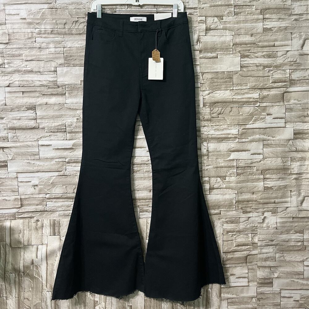 Zenana High Waisted Flare Frayed Hem Jeans Womens Size Medium Black Bootcut NWT - Picture 1 of 11